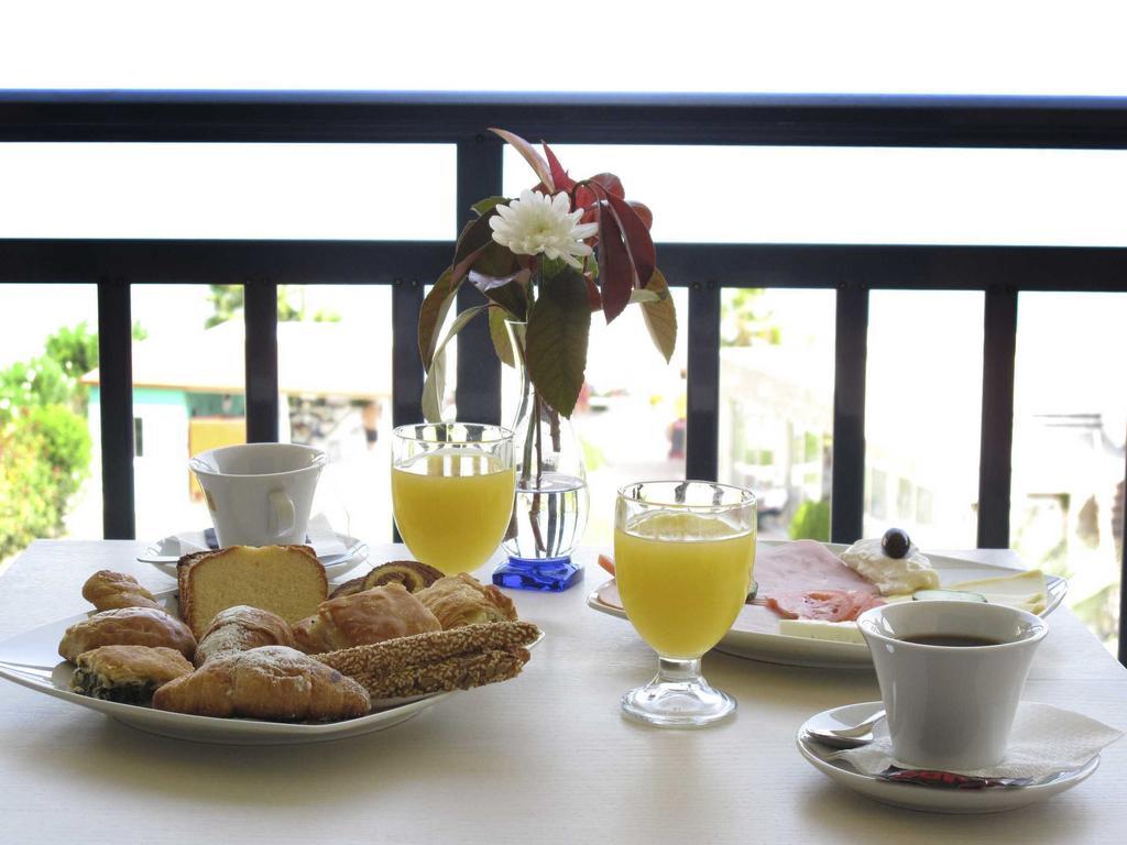 Hotel Azur Kriopigi Bilik gambar
